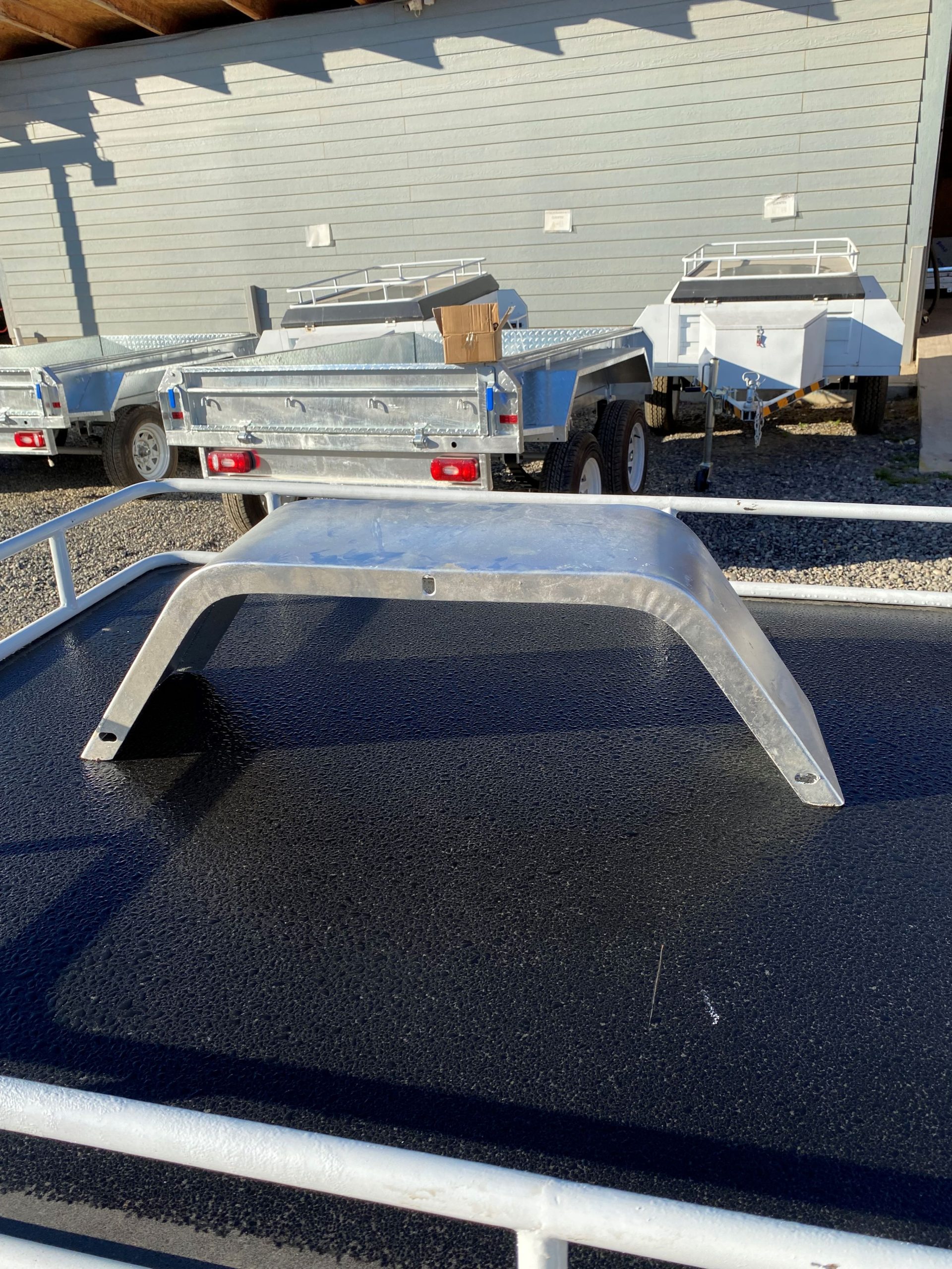 Tapabarro galvanizado para carro de arrastre
