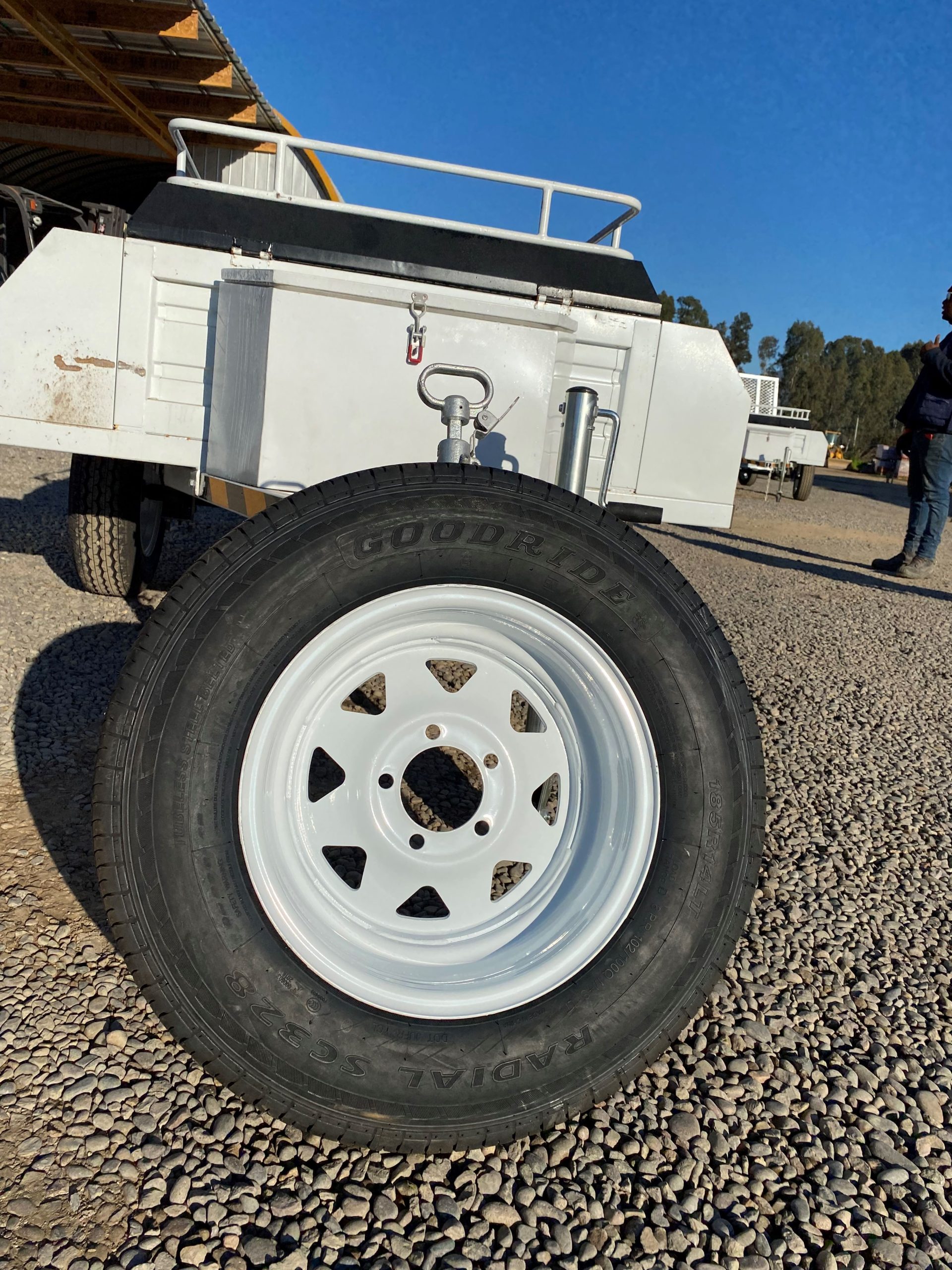 Neumatico con llanta aro 14 185/80R14 para carro de arrastre